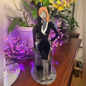 Hina & Kunst Metal Sculpture Business Office Woman Wine Bottle Holder
